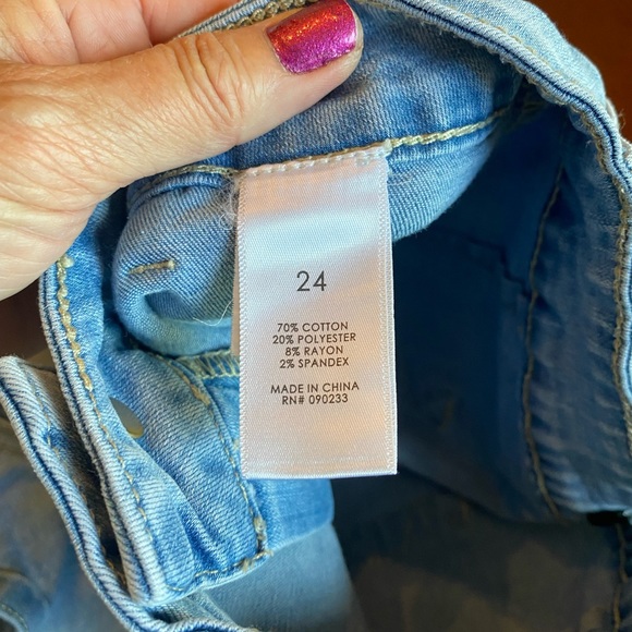 Kendall & Kylie High Rise Light Wash Denim Shorts - Picture 13 of 13